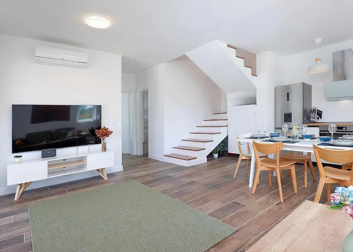 Ferienhaus Gorgeous In With Kitchen *