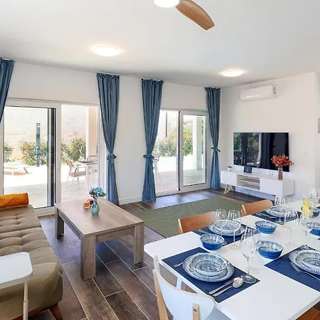 Gorgeous In With Kitchen