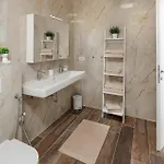 Gorgeous In With Kitchen بيت للعطل