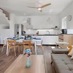 Gorgeous In With Kitchen بيت للعطل