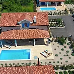 Awesome Home In Pasman 度假居 *