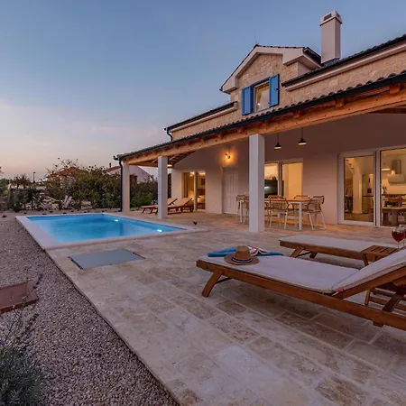 Awesome Home In Pasman