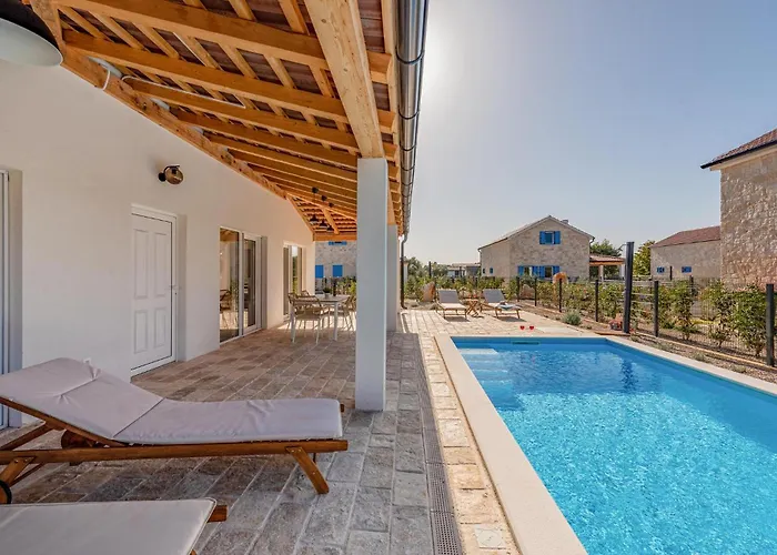 Vakantiehuis Gorgeous In With Kitchen Pašman