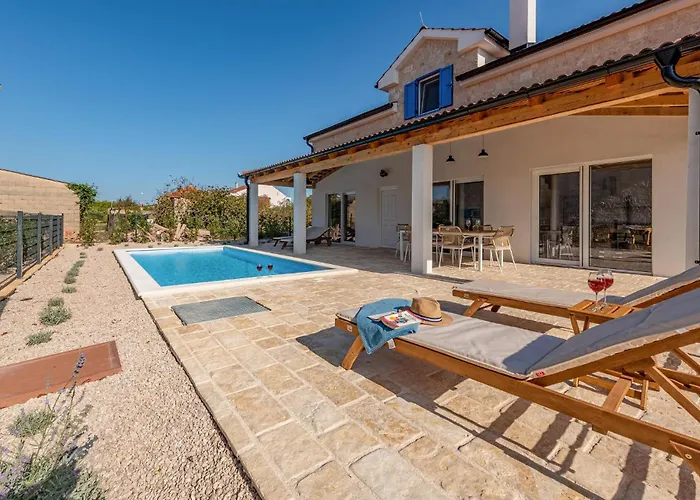 Gorgeous In With Kitchen