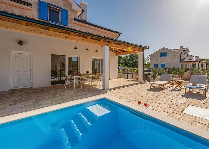 Vakantiehuis Gorgeous In With Kitchen