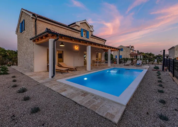 Vakantiehuis Gorgeous In With Kitchen Pašman