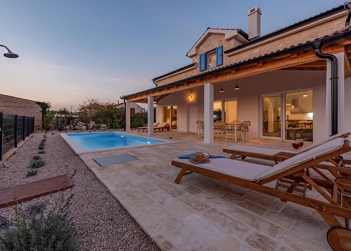 Gorgeous In With Kitchen