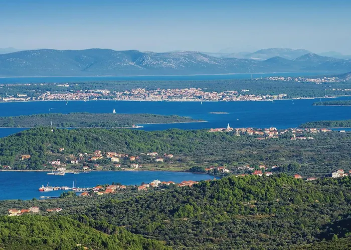 Vakantiehuis Gorgeous In With Kitchen